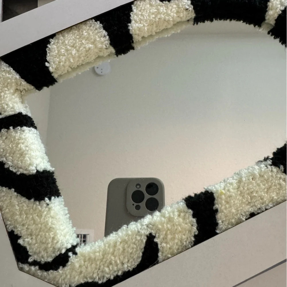 Turfed mirror - Picture 3 of 3